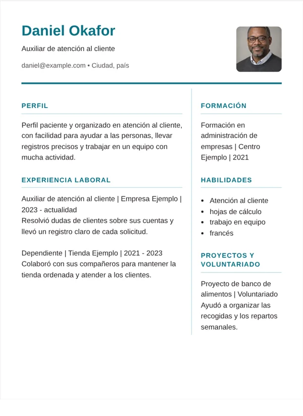 Compacto pro diseño de CV con datos de ejemplo ficticios