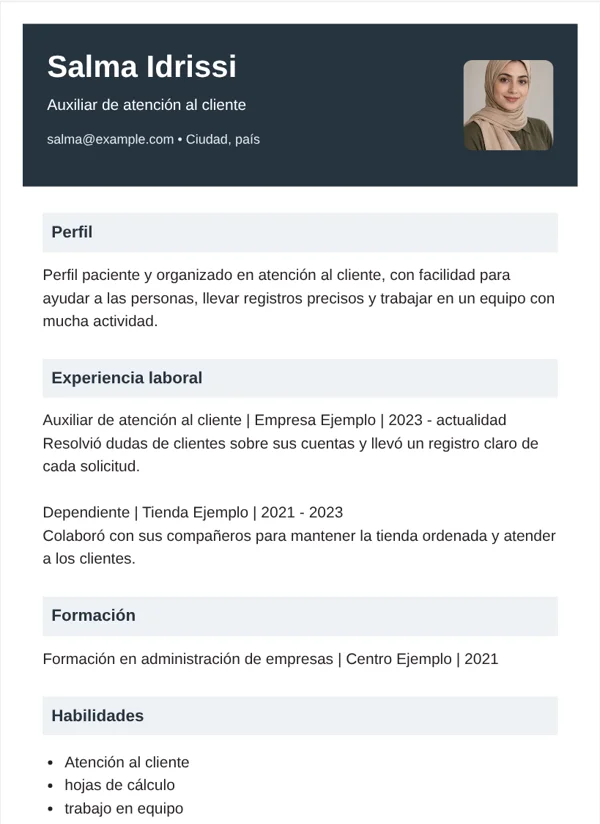 Pizarra diseño de CV con datos de ejemplo ficticios