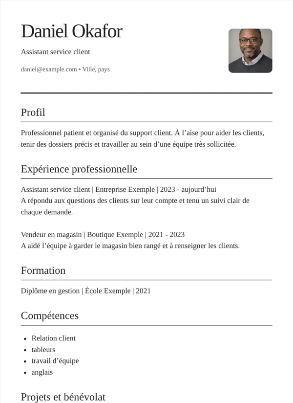 Éditorial modèle de CV avec des informations d’exemple fictives