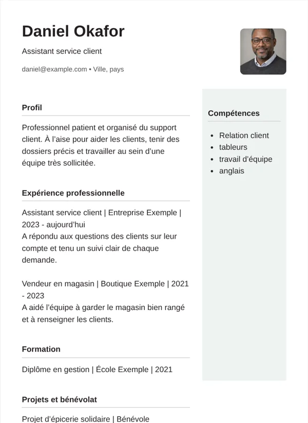 Colonne latérale modèle de CV avec des informations d’exemple fictives