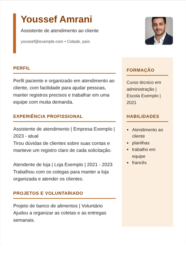 Coluna direita modelo de CV com dados de exemplo fictícios