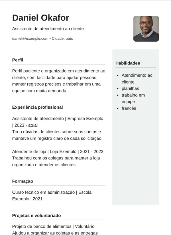 Coluna lateral modelo de CV com dados de exemplo fictícios